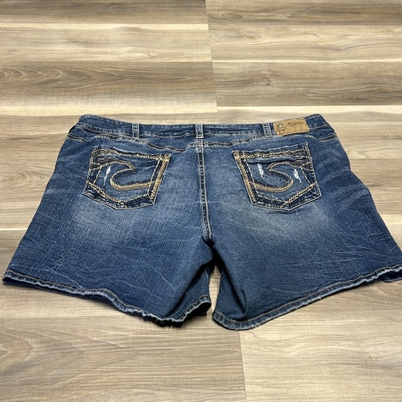 🏁 Silver jeans Suki mid denim short size 26 PLUS - Picture 6 of 8